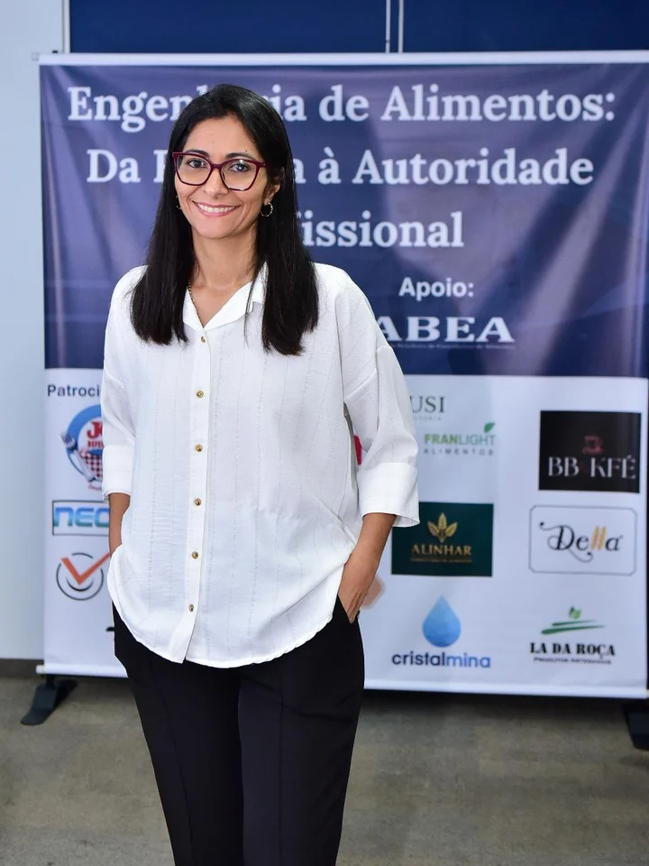 Flávia Ferreira Vasconcelos